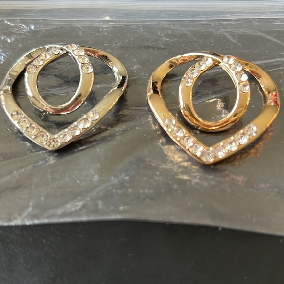 SCARF RINGS (2) NWOT GOLD & SILVER HEART SHAPED WITH RHINESTONES - Picture 8 of 8